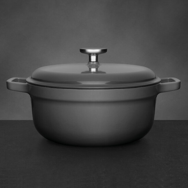Кастрюля чугунная овальная с крышкой BergHoff Gem 4,4 л серая Кастрюля чугунная овальная с крышкой BergHoff Gem 4,4 л серая